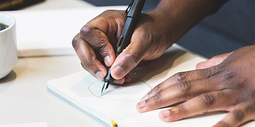 Schreibenden Hände zur Dekoration